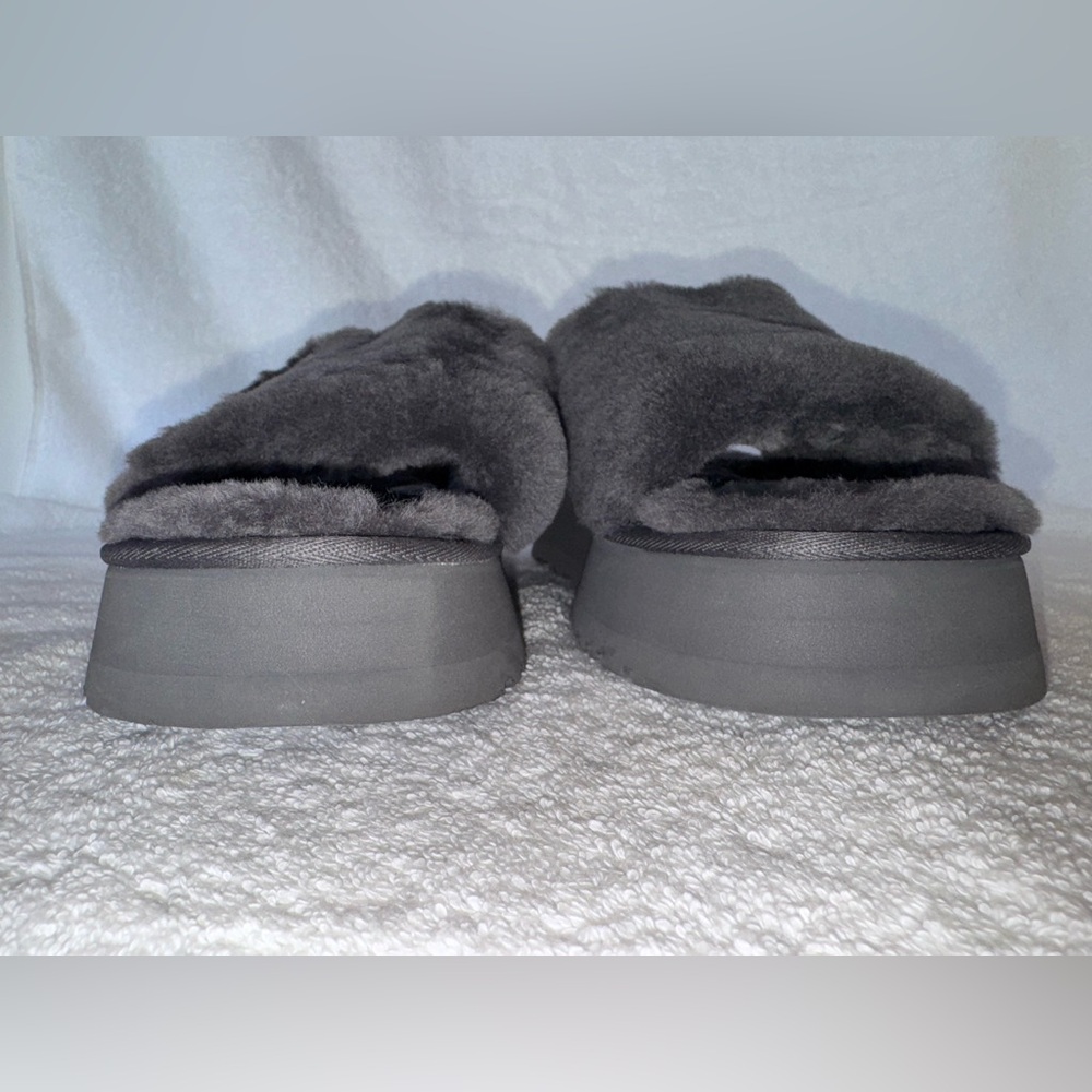 NWOT UGG Disco Slide Sandals Sheepskin Dark Grey Color Slipper - Picture 3 of 10